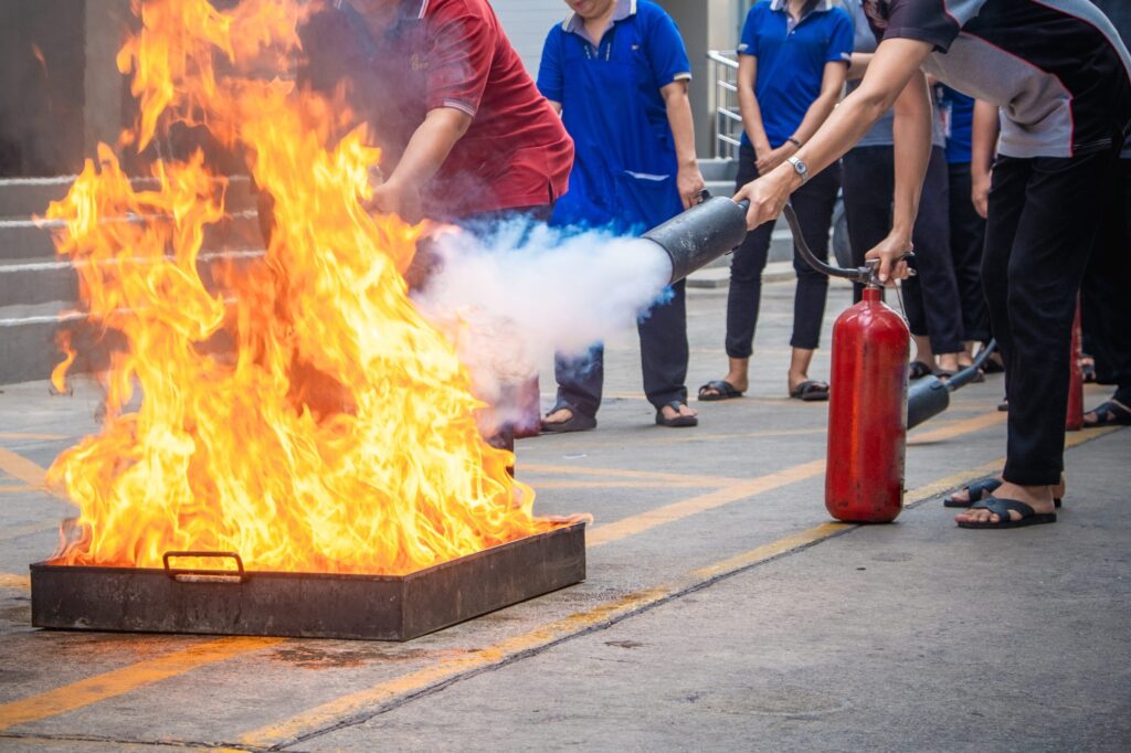 Bình chữa cháy rất quan trọng trong việc bảo đảm an toàn con người và bảo vệ tài sản