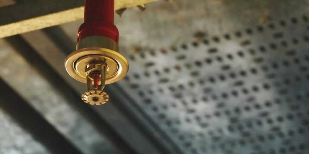 Hệ thống sprinkler là thiết bị quan trọng trong phòng cháy