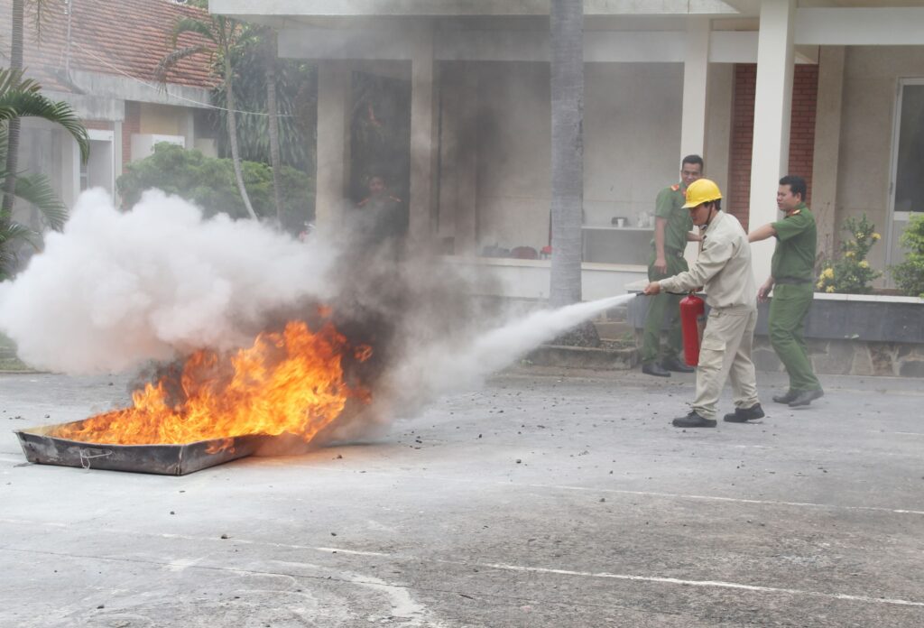 Cách sử dụng bình chữa cháy bọt foam Cách sử dụng bình chữa cháy bọt foam