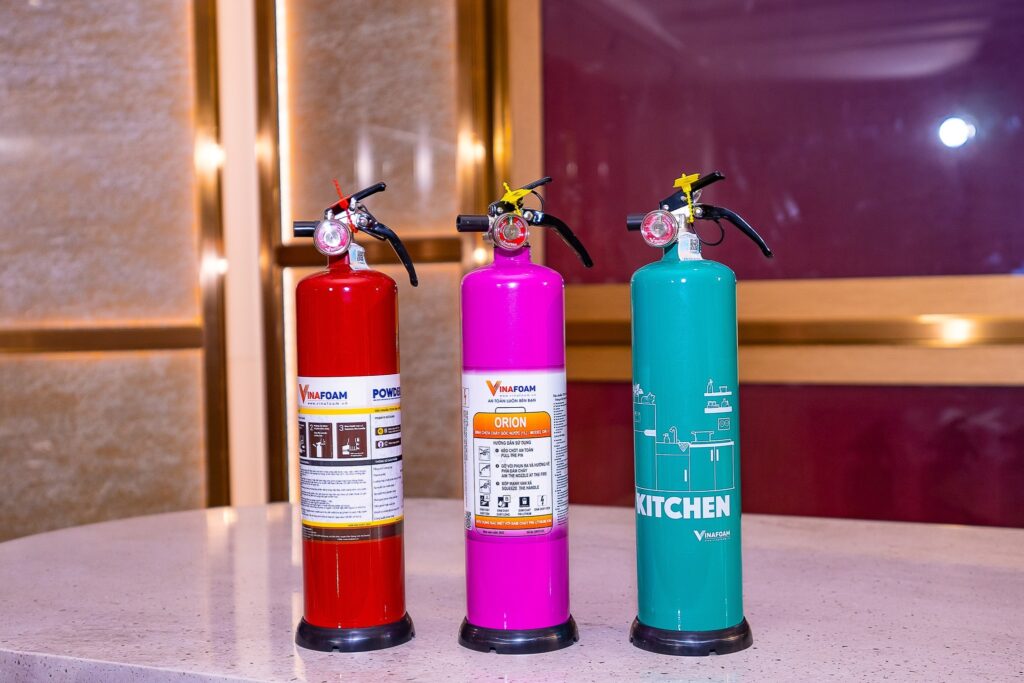 Các dòng bình chữa cháy hiện nay được sản xuất với nhiều loại chất chữa cháy khác nhau Các dòng bình chữa cháy hiện nay được sản xuất với nhiều loại chất chữa cháy khác nhau