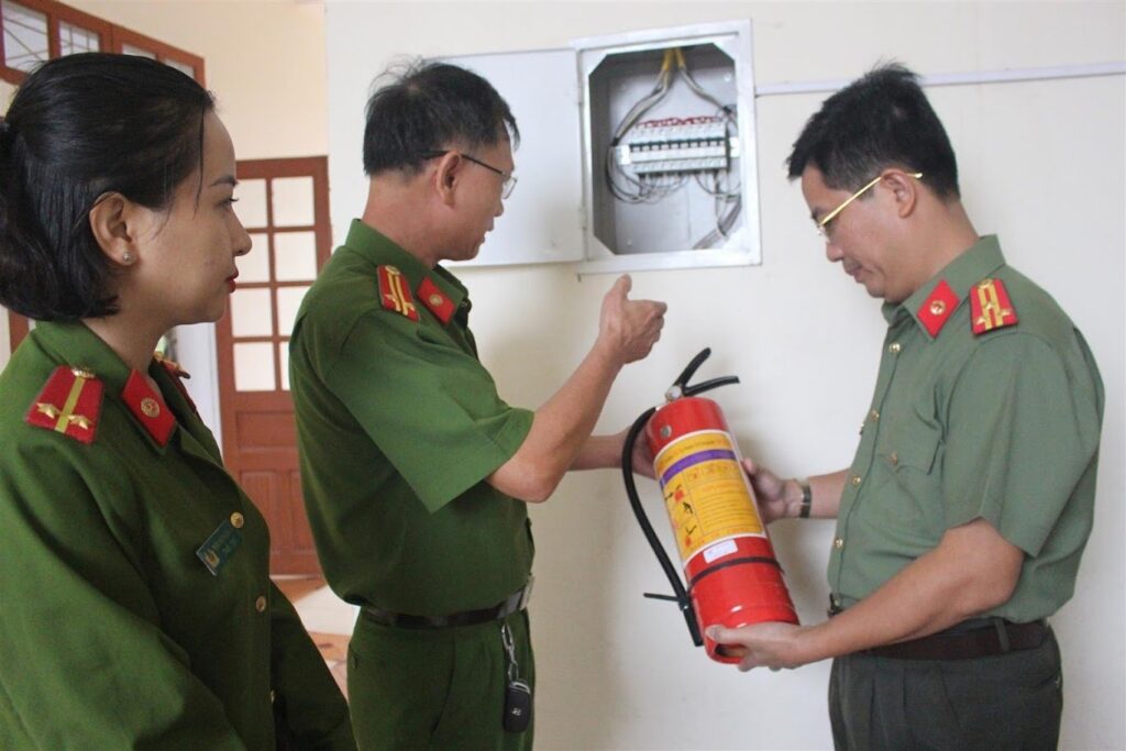 Bình chữa cháy xách tay là thiết bị PCCC không thể thiếu tại mọi khu vực có nguy cơ cháy.