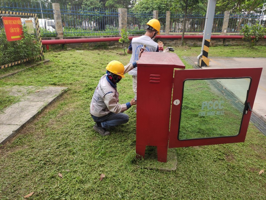 Tủ chữa cháy là thiết bị quan trọng trong hệ thống phòng cháy, cần được bảo trì đúng định kỳ. Tủ chữa cháy là thiết bị quan trọng trong hệ thống phòng cháy, cần được bảo trì đúng định kỳ.