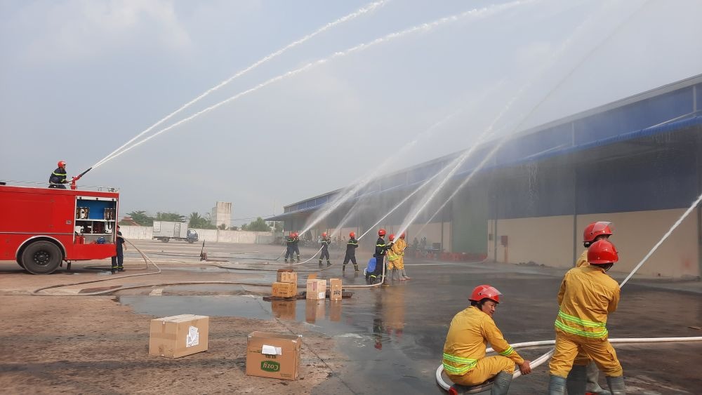 Huấn luyện nên được tổ chức định kỳ để nhân viên luôn ghi nhớ thao tác chính xác
