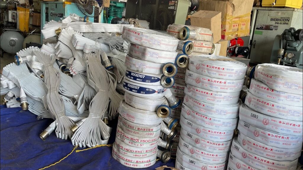 Vòi chữa cháy sử dụng ngoài trời hoặc trong nhà xưởng cần đảm bảo độ bền và chịu nhiệt cao