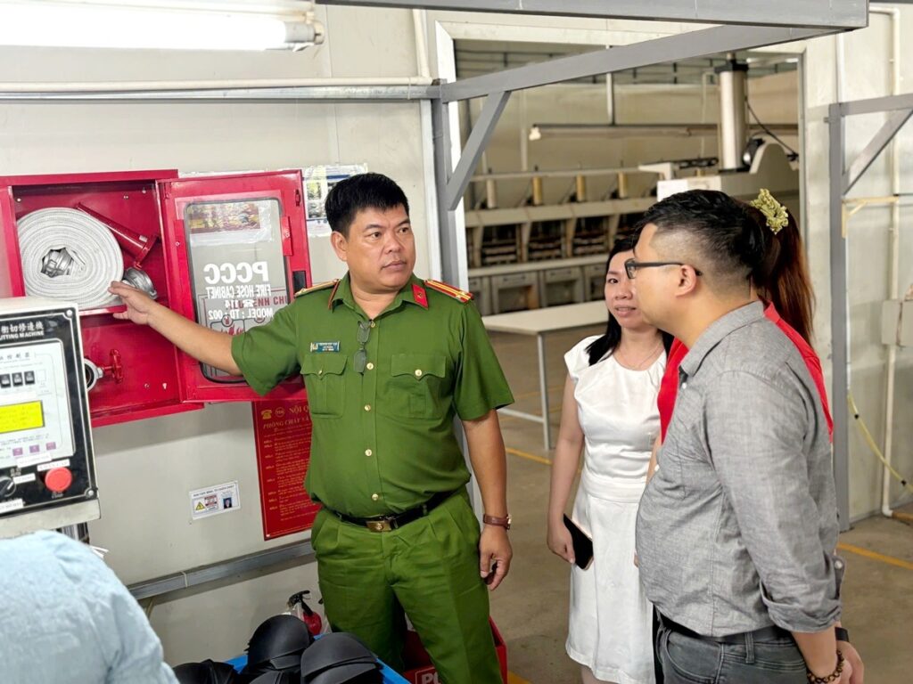 Tủ chữa cháy cần đảm bảo tính đồng bộ giữa các thiết bị đi kèm để sử dụng thuận tiện nhất Tủ chữa cháy cần đảm bảo tính đồng bộ giữa các thiết bị đi kèm để sử dụng thuận tiện nhất