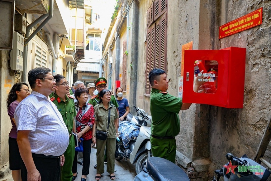 Tủ chữa cháy Tomoken là lựa chọn phổ biến trong nhiều công trình nhờ thiết kế chất lượng và tiện dụng Tủ chữa cháy Tomoken là lựa chọn phổ biến trong nhiều công trình nhờ thiết kế chất lượng và tiện dụng